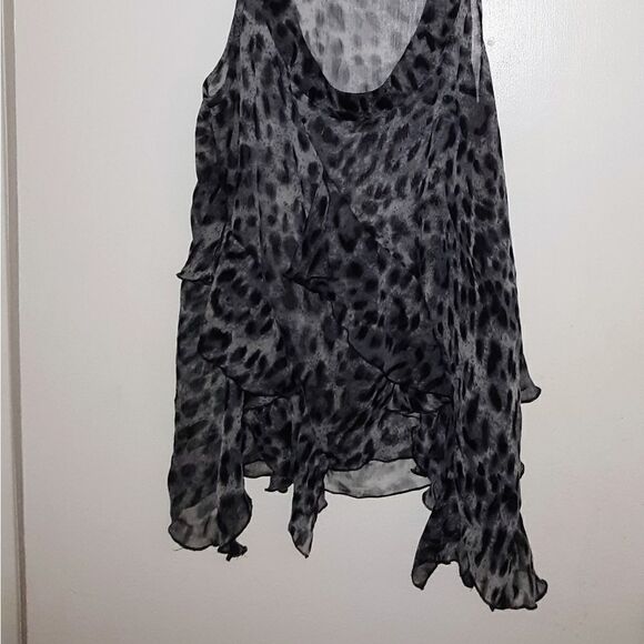 3/$20 Sale Dots sleeveless top - Picture 2 of 5